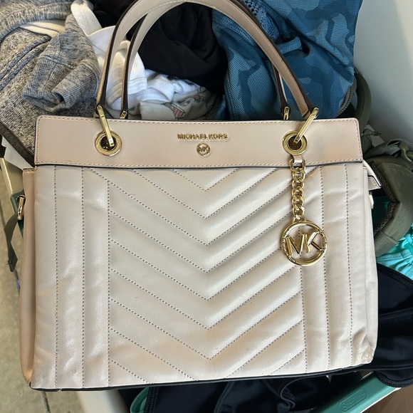 Michael Kors Handbags - Michael Kors Beige Chevron Satchel